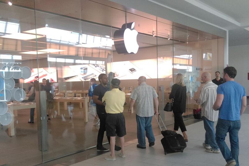 File:Apple store opens on iWatch day 2015 -06-10 jeh.jpg
