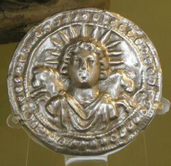 Arte romana, disco col sole invitto, 2 secolo.JPG