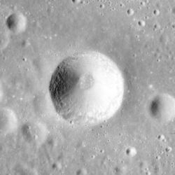 Benedict crater AS16-M-0061.jpg