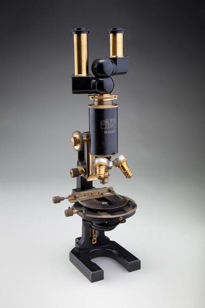 File:Binocular compound microscope, Carl Zeiss Jena, 1914 (6779276516).jpg