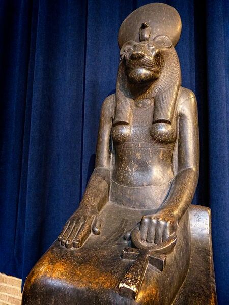 File:Black granite statue of the Goddess Sekhmet excavated in Thebes in the Ramesseum 1405-1367 BCE (Late 18th Dynasty) Egypt Penn Museum 02.jpg