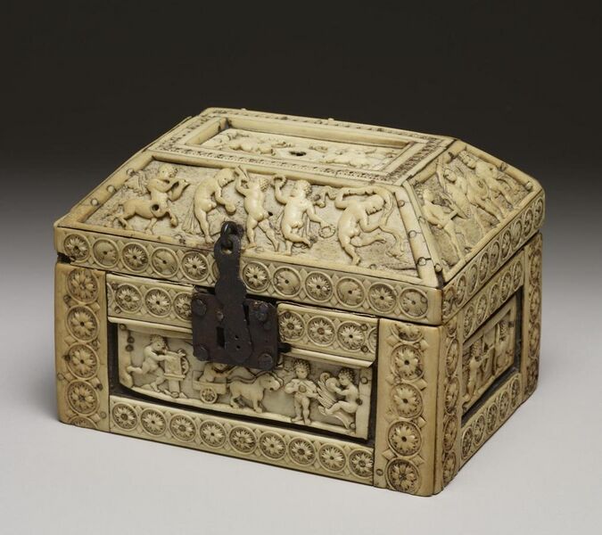File:Byzantine - Casket with Images of Cupids - Walters 71298 - Three Quarter.jpg