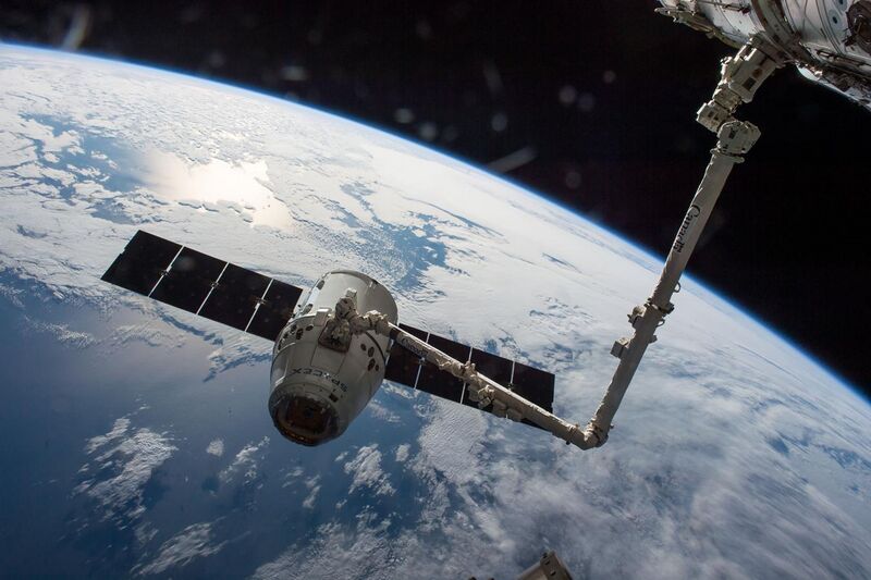File:CRS-8 Dragon from ISS (ISS047E050978).jpg