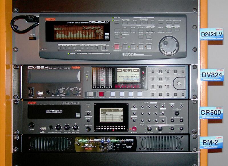 File:Fostex D2424LV (24tr Hard Disk digital recorder), DV824 (8tr DVD multitrack recorder), CR500 (CD-R&RW master recorder), RM-2 (Stereo rack monitor) - IBC 2008.jpg