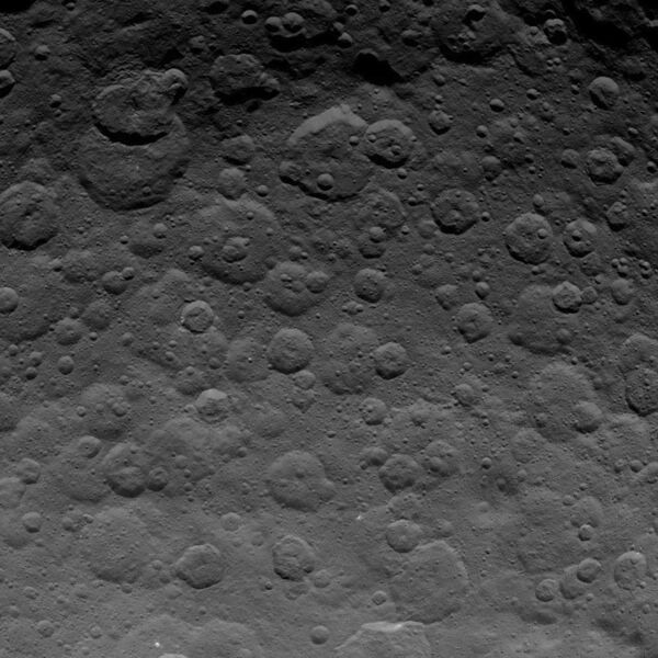 File:PIA19613-Ceres-DwarfPlanet-Dawn-2ndMappingOrbit-image40-20150624.jpg