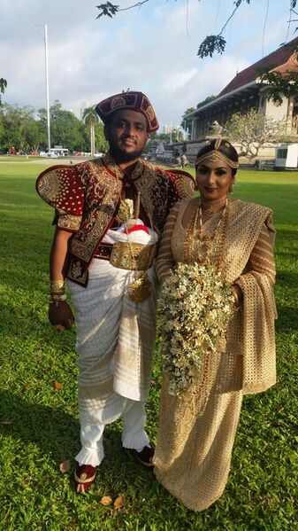 File:Sri lankan Bride and Groom1.jpg