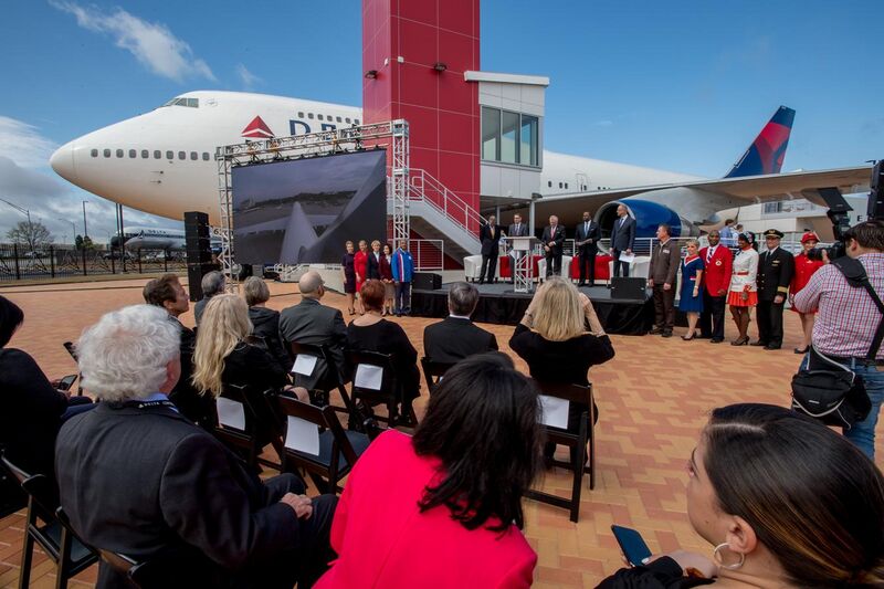 File:Delta people celebrate opening of '747' exhibit (33682622646).jpg