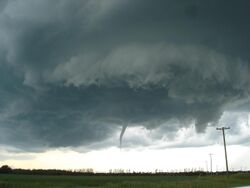F5 tornado funnel cloud Elie Manitoba 2007.jpg