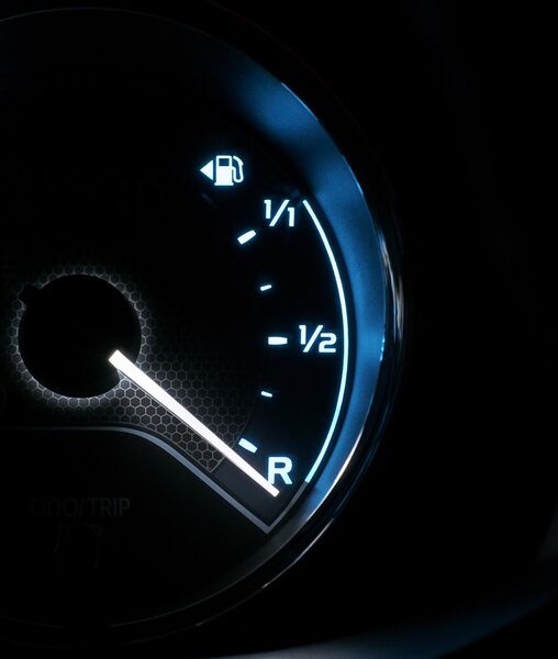 File:Fuel gauge (Toyota Corolla).jpg