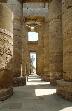 Hypostyle hall, Karnak temple.jpg