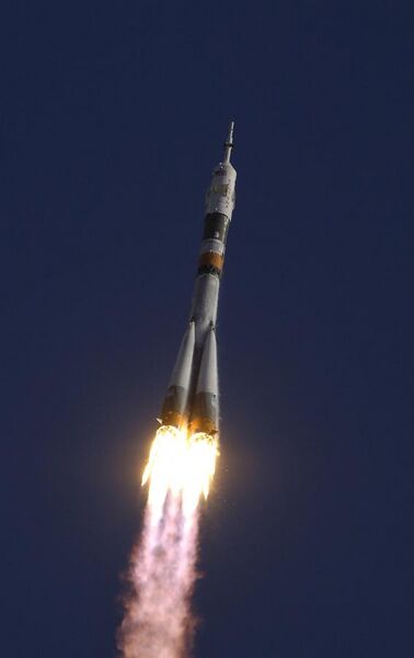 File:Sojuz TMA-9 into flight.jpg