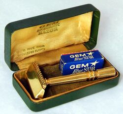 Vintage Gem Micromatic Safety Razor By The American Safety Razor Corporation, Single-Edge Blade, Twist-To-Open (TTO), Made In USA (28725926833).jpg