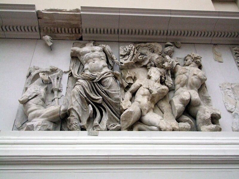 File:Zeus contra Poryphion Pergamonaltar.JPG