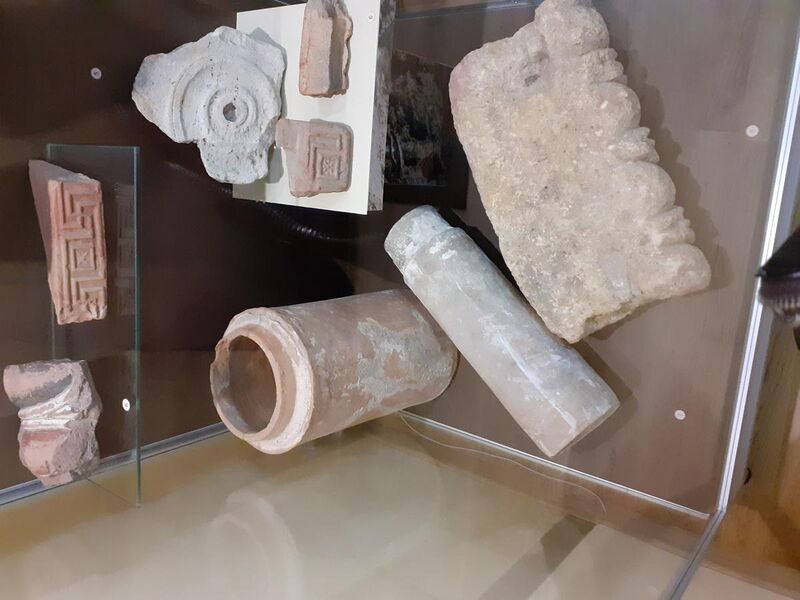 File:Ольвія водопровідні труби 2000 років тому.jpg