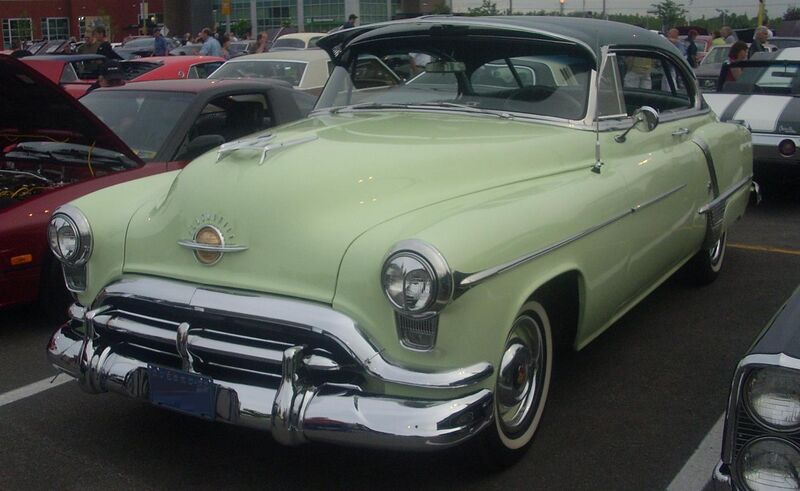 File:1952 Oldsmobile 88 Holiday hardtop coupe (Centropolis Laval '10).jpg