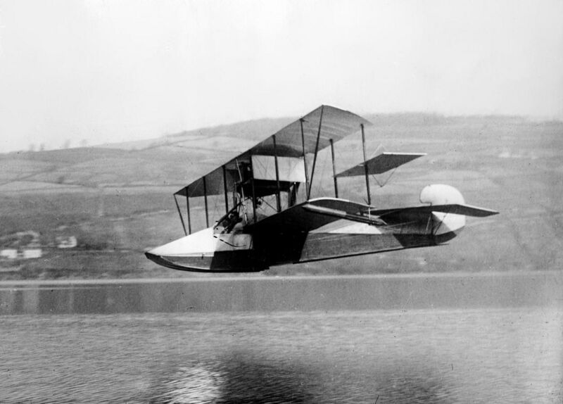 File:Curtiss F of M Reid over Keuka Lake.JPG
