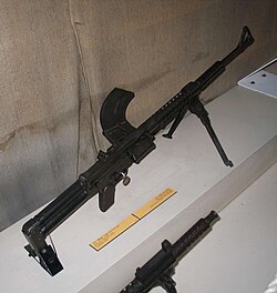 Dror-M1949-light-machine-gun-batey-haosef-2.jpg