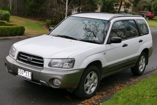 2003 Subaru Forester (SG MY04) XS wagon (2015-07-03) 01.jpg