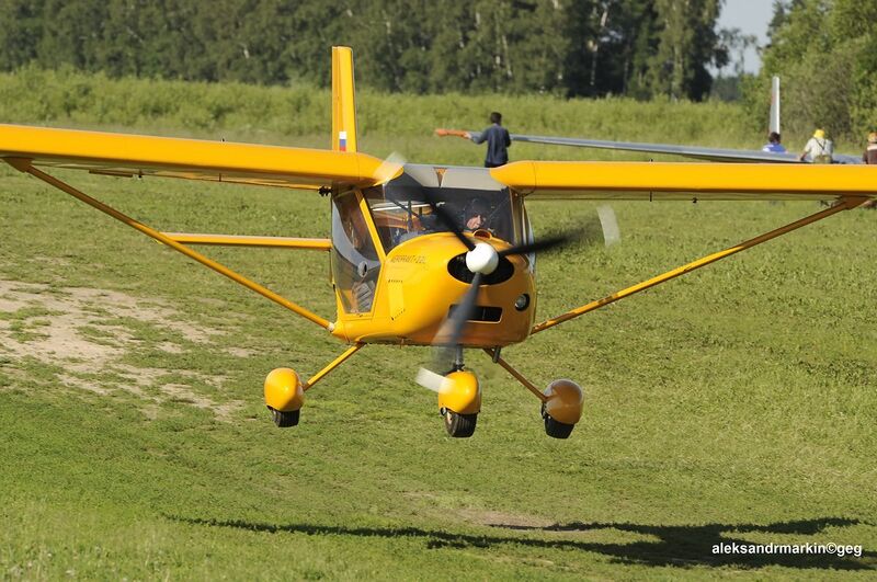 File:Aeroprakt-22L in flight (7400304928).jpg