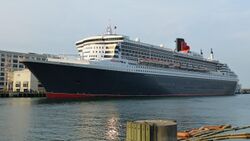 Queen Mary 2 Boston July 2015 01 (cropped).jpg