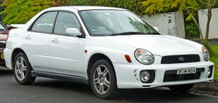 2001-2002 Subaru Impreza (GDE MY02) RS sedan (2011-06-15) 01.jpg