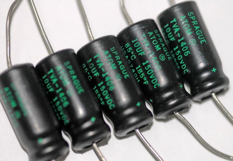 File:Axial electrolytic capacitors.jpg
