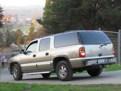 Chevrolet Suburban LS 2002 (9609157819).jpg