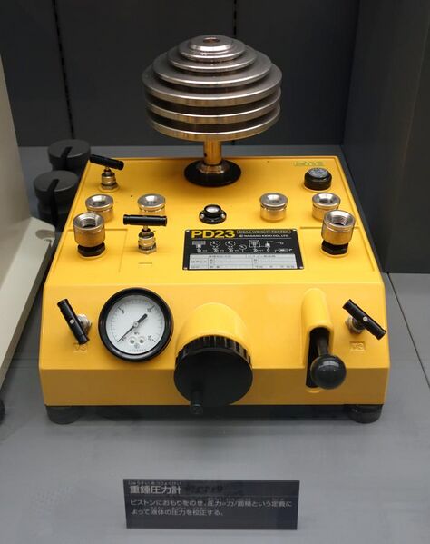 File:Dead weight tester, Type PD23, Nagano Keiki Co., Ltd. - National Museum of Nature and Science, Tokyo - DSC07787.JPG
