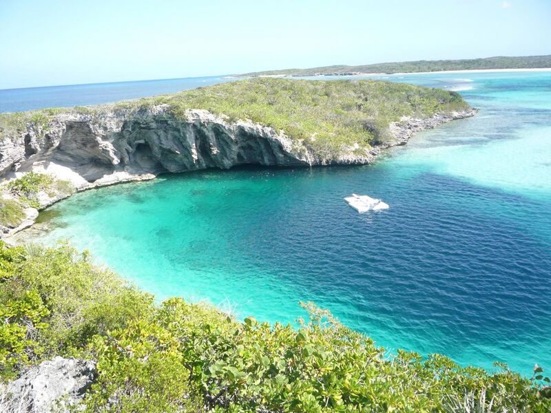 File:Dean Blue Hole Long Island Bahamas 20110210.JPG