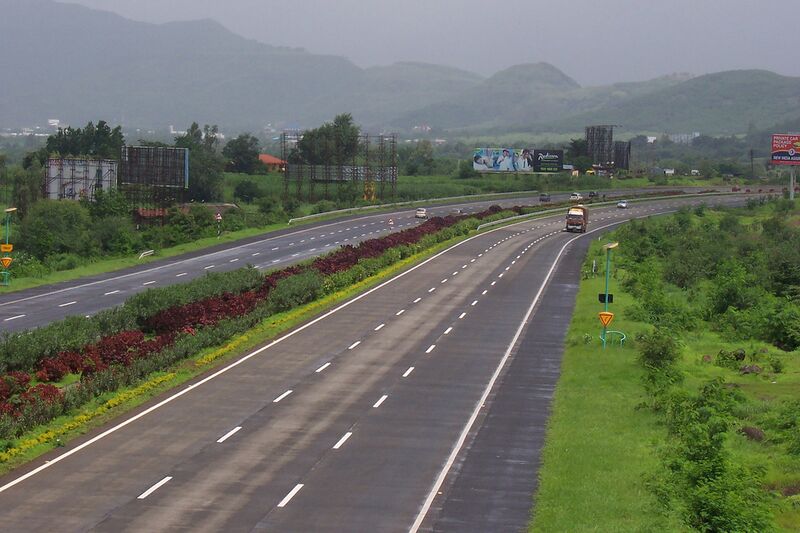 File:Mumbai Pune ExpresswayDec2007.jpg