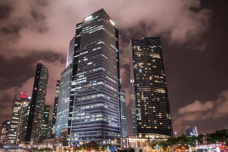 File:Singapur financial district by night (25449263528).jpg