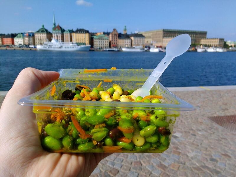 File:08 Vegan lunch brunch outdoor, broad bean salad - vegan lunch in Stockholm, Sweden.jpg