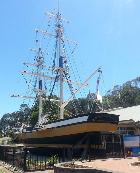 File:1986 Replica of HMS Lady Nelson at Mount Gambier.jpg