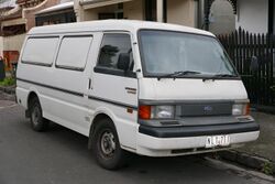 1995 Ford Econovan Maxi MWB van (2015-07-15).jpg