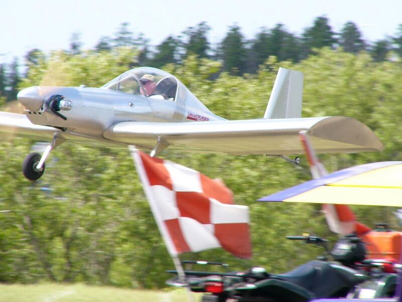 File:Hummelbird Ultra Cruiser landing.jpg