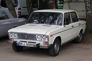 Lada 1600 (VAZ 2106) at Ostblocktreffen Pütnitz 2023.jpg