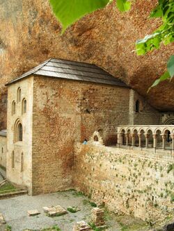Monasterio viejo de San Juan de la Penna.jpg