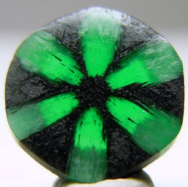 File:Trapiche emerald (cropped).jpg