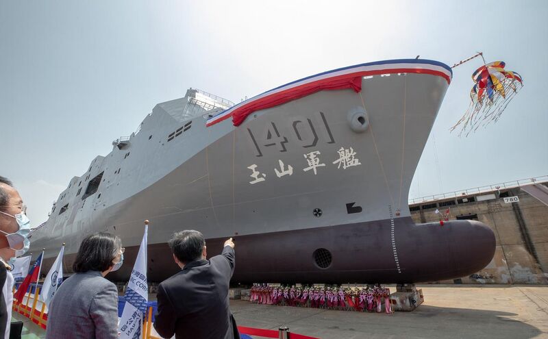 File:04.13 總統出席「海軍新型兩棲船塢運輸艦命名暨下水典禮」 - Flickr id 51112816358.jpg