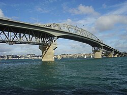 Auckland Harbour Bridge (9380408897).jpg