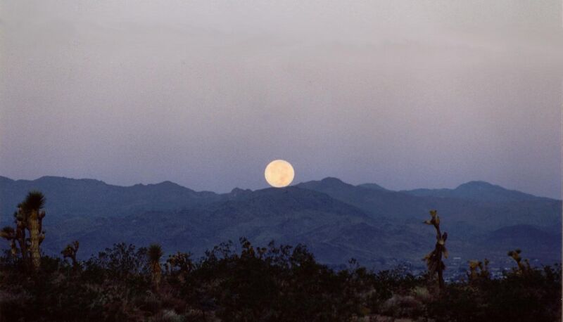 File:Mountain Moonset.jpg