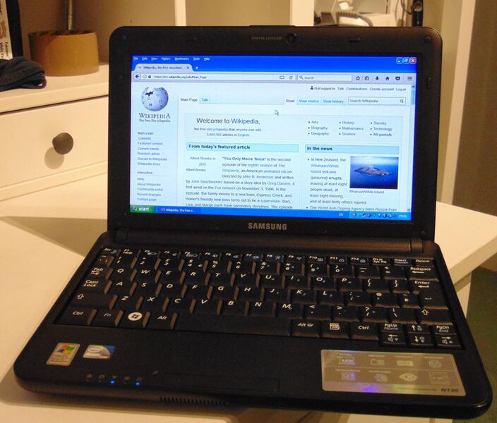 File:Samsung N130 Netbook running Windows XP, 11 December 2019.jpg