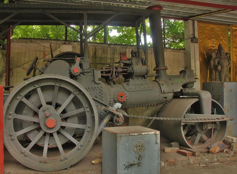 File:Steamroller by Aveling and Porter (side).jpg