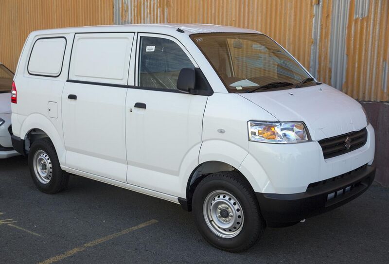File:2022 Suzuki APV Blind Van in Solid White, front right side.jpg