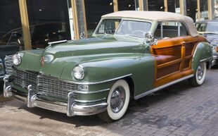 Chrysler New Yorker Town & Country Convertible in Polo Green, front left.jpg
