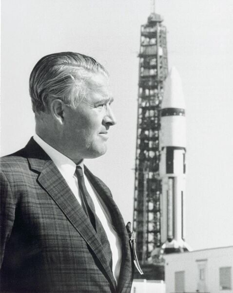 File:Dr. Wernher von Braun and Saturn IB.jpg