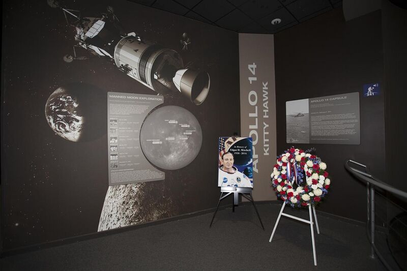 File:Edgar Mitchell's memorial wreath in the Apollo 14 exhibit.jpg