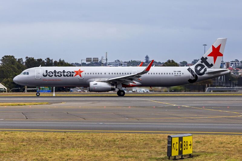 File:Jetstar (VH-VWN) Airbus A321-231(WL) departing Sydney Airport (4).jpg