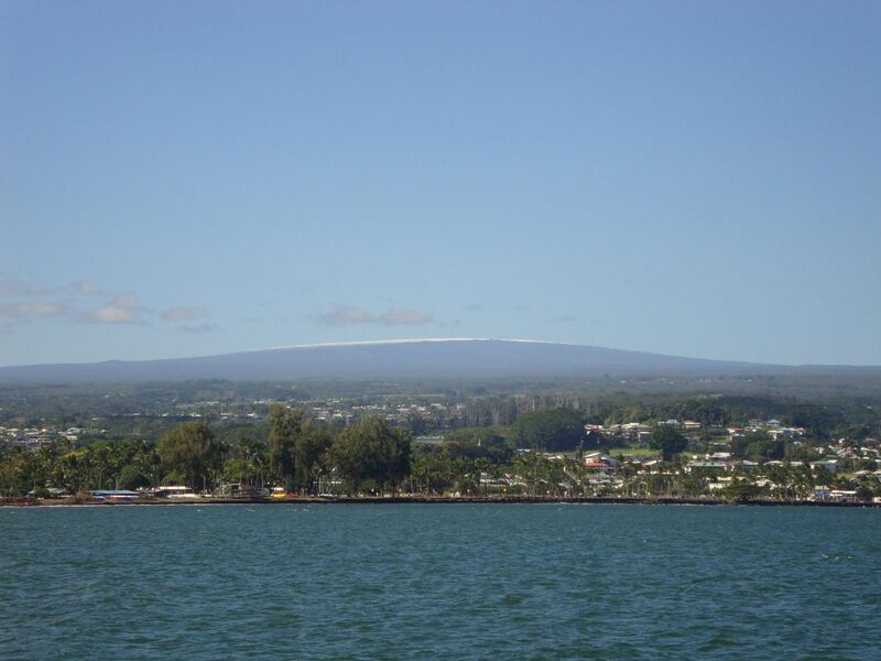 File:Mauna loa from hilo bay.JPG
