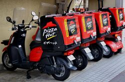 Pizza Hut Delivery (4026036769).jpg